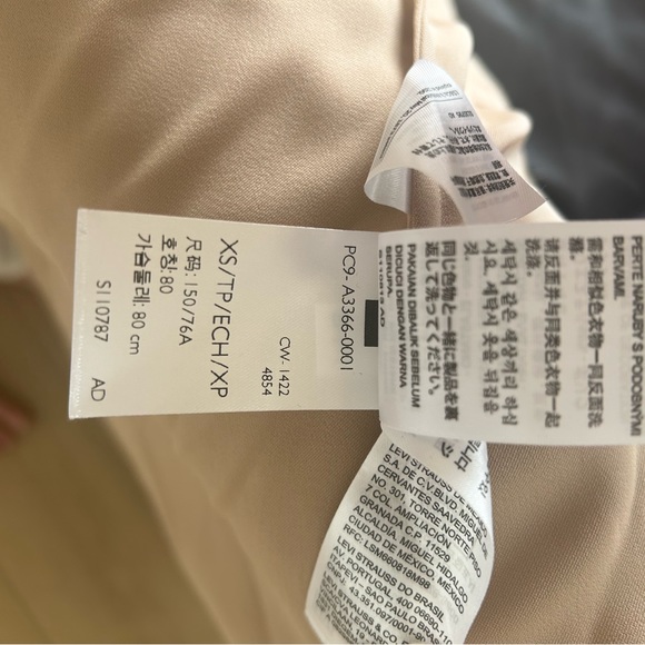 Levi’s NWT “Silky Granola” Collared Satin Dress Shirt Blouse XS in Buff Beige - Picture 6 of 7